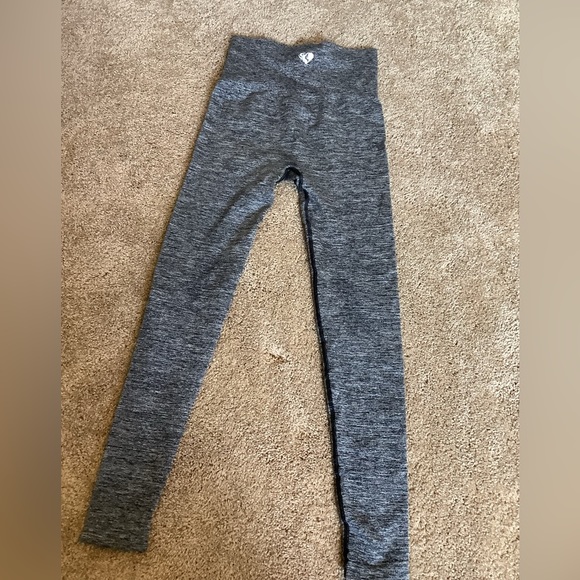 I’m selling grey leggings. - Picture 2 of 6